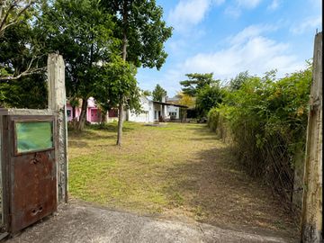 Casa a reciclar sobre gran lote de 875m2 en Talar