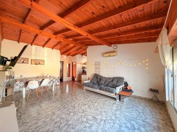 Casa para dos familias en venta en Gerli