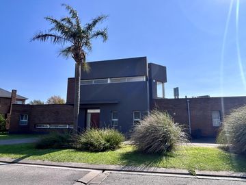 Venta casa Funes Hills Cadaques 3 dormitorios piscina