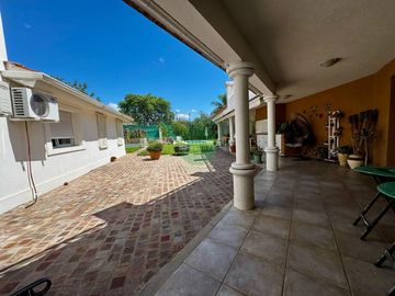 Casa en venta en Barrancas - 4 Dorm en Planta Baja -...