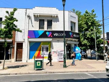 A UNA CUADRA DE PLAZA DE CURICÓ