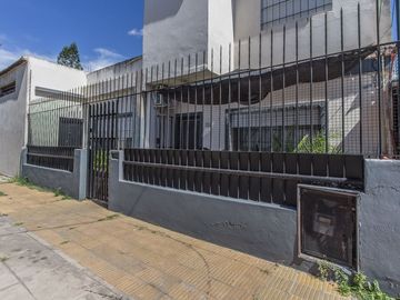 VENTA CASA 3 AMB + DPTO MONOAMB + GALPON . TABLADA
