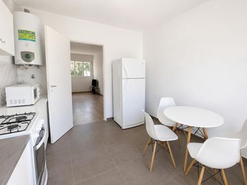 VENTA - Casa en planta alta de dos dormitorios con...
