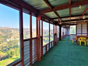 Parcela con casa y gran quincho en venta en Limache,...