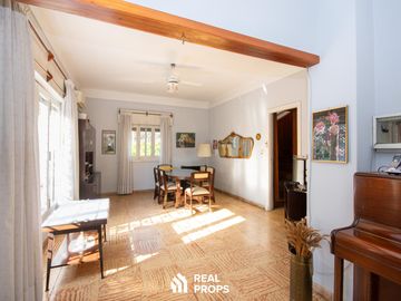 Casa de 5 ambientes en venta jardín patio garaje en...