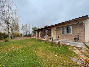 VENTA DOS CASAS CON PILETA - VILLA EL CHOCON - NEUQUEN...