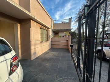 VENTA PH 4 AMBIENTES CON COCHERA PATIO Y QUINCHO