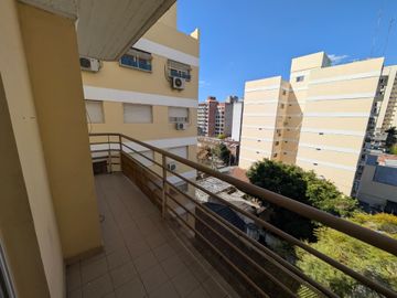 DEPTO 2 AMB Y MEDIO C/ BALCON SAN MARTIN CENTRO