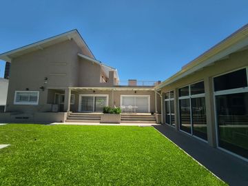 CASA EN VENTA -POSIBLE APTA BANCO