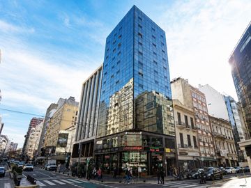 Venta Oficina piso 12. Montevideo y Av. Corrientes.