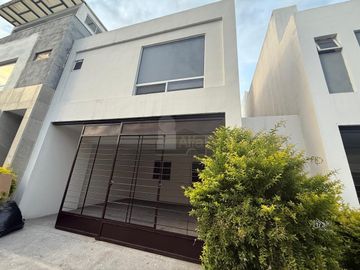 Casa en renta Cerradas de Cumbres, Monterrey, Nuevo León