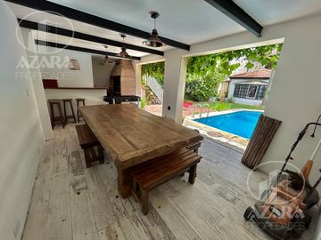 Espectacular Casa Chalet estilo ingles  5 ambientes en...