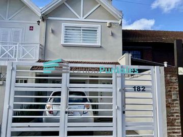 Duplex en venta de 3 ambientes en Adrogue, a metros del...