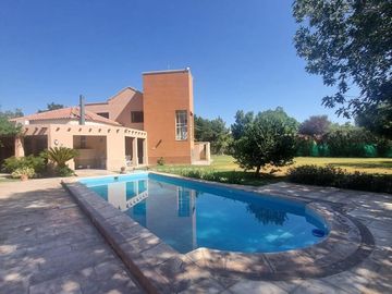 Casa en Barrio Privado Quintas del Libertador, Santa Lucia
