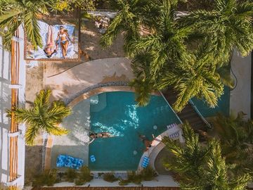 Villa Tropical con Alberca, Casa de Huéspedes e...