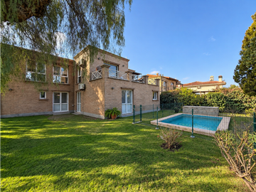 Venta de casa con Amenities en barrio privado Guaymallén