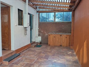 IMPECABLE CASA COMERCIAL EN PLAZA ÑUÑOA 4P 2B 3 ESTACI