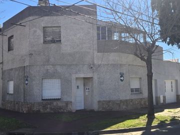 VENTA CASA  3 DORMITORIOS, COCHERA LA FLORIDA