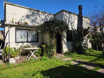 CASA EN VENTA 4 AMB. JARDIN Y PILETA - SAN ISIDRO