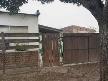 VENTA CASA 4 AMB CON PATIO Y GARAGE - CLAYPOLE
