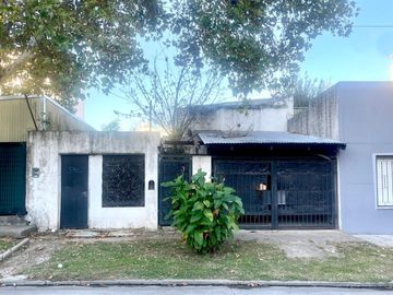 Venta  / Casa a refaccionar / Campana Centro / Con o sin...