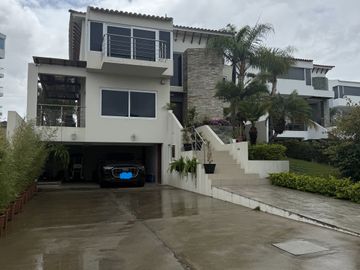 Hermosa casa de lujo en renta Urbanización Portal del Sol