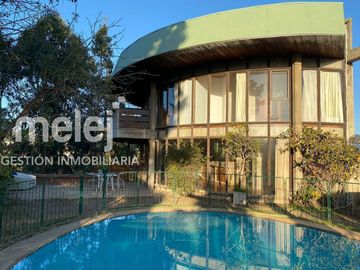 Vende  Casa con  Estilo Propio   en Jardín del Mar