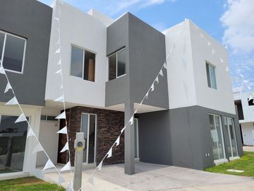 Se vende casa en Bosques de Santa Anita en Coto Vicenza...