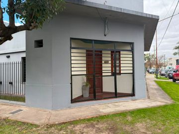 VENTA CASA 4 AMBIENTES CON GARAGE EN QUILMES