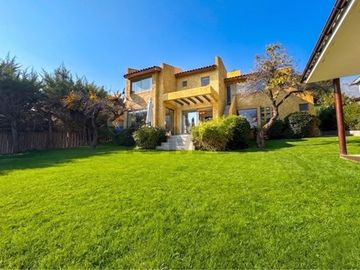 Oportunidad! linda casa en condominio, renovada