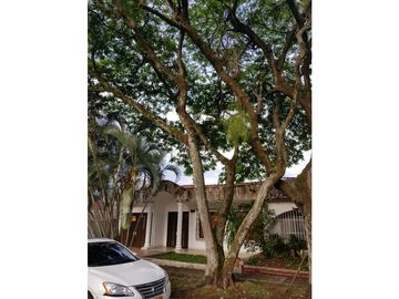 CASA EN VENTA UN NIVEL LA FLORA 280 M2