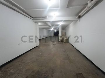 LOCAL COMERCIAL DE GRAN FORMATO EN ALQUILER – CENTRO...