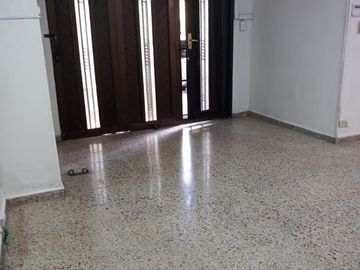 SE VENDE CASA PRIMER PISO EN LA AMERICA ML