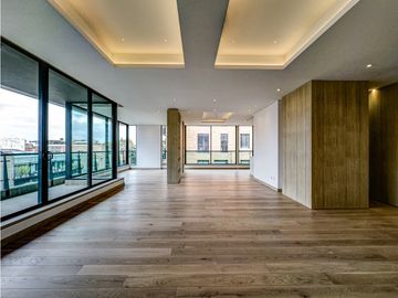 Amplio apartamento con balcón en arriendo, La Cabrera,...