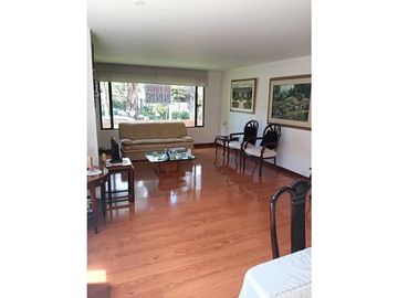 APARTAMENTO CON AMPLIOS ESPACIOS EN PRIMER PISO CON TERRAZA