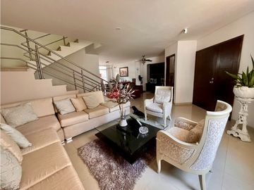 SE VENDE EXCLUSIVA Y AMPLIA CASA EN CONJUNTO EN VILLA SANTOS