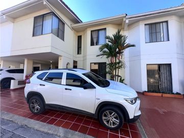 SE VENDE CASA EN QUINTAS DE DON SIMÓN  CALI– UNIDAD CERRADA