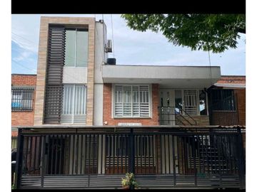 Venta Casa con renta Primero de MAyo Sur Central Cali (GH)