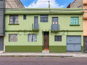 Propiedad con 8 Departamentos en Chimbacalle, Sur de Quito