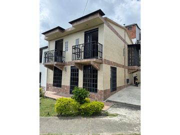 VENTA CASA DUPLEX ESQUINERA PEATONAL EN VILLA DEL PRADO...