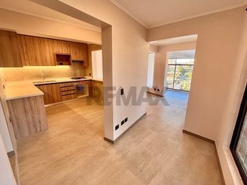 Se arriendo renovada casa en Recreo.