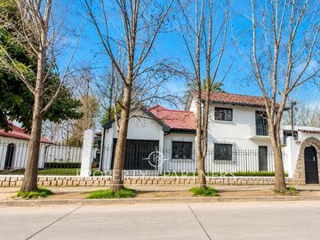 Santa Cruz, Espectacular Propiedad Comercial