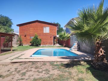 Amplio terreno con 2 casas en Pirque