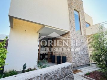OPORTUNIDAD MODERNA Y LUMINOSA CASA EN LOS LITRES 5D + 5B