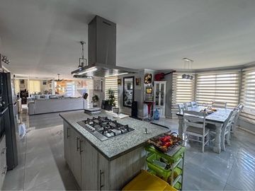 GRAN CASA VISTA PRIVILEGIADA Y CON LOCAL COMERCIAL