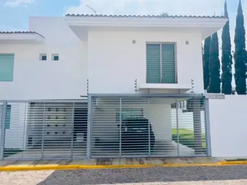 CASA EN VENTA CON AMPLIO JARDÍN EN MOMOXPAN, SAN PEDRO...