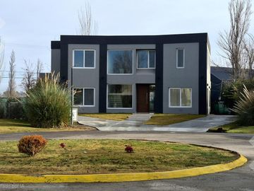 Casa en VENTA, a estrenar en Barrio Cerrado COSTA AZUL....