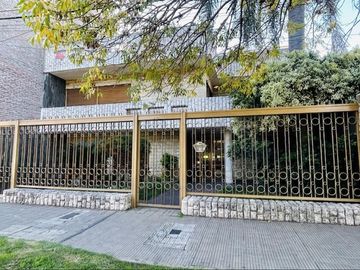Venta - Casa 4 dormitorios - cochera - patio/pileta  en ...