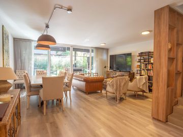 Casa triplex 6 amb. en venta | 2 cocheras | Barrio...