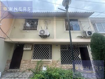 VENTA CASA DE 2 PISOS 6 DORM. SAUCES 7 NORTE GUAYAQUIL (AGE)